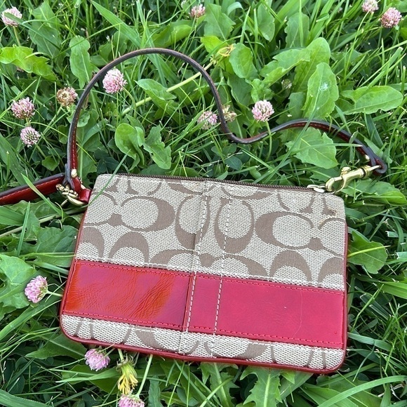 COACH signature brown Jacquard wristlet - Picture 4 of 8